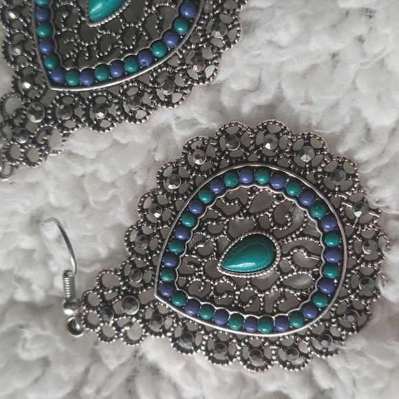 EARRINGS - Picture 2 of 2